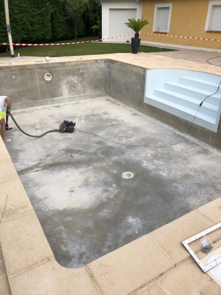 Piscine à MONTBETON